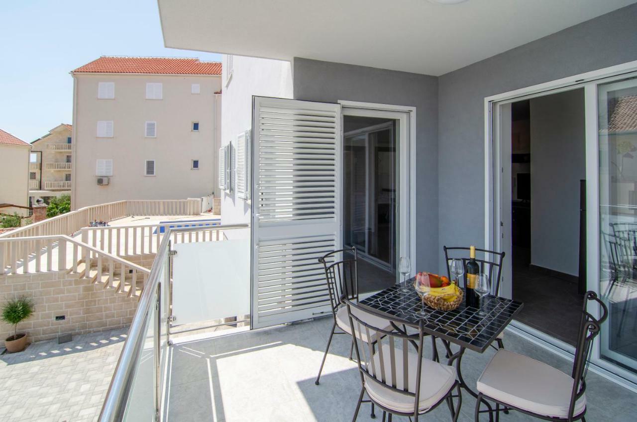 Apartments Sara 4 Бол Экстерьер фото