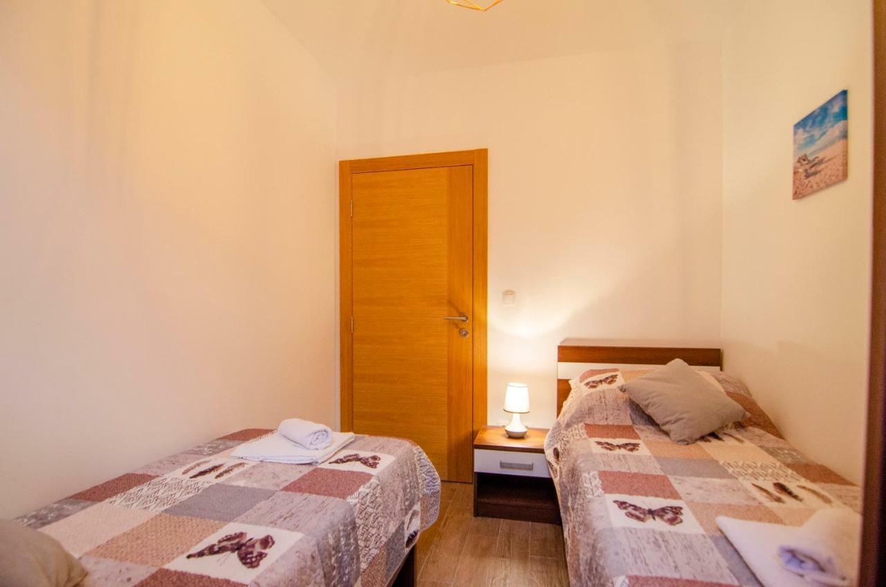 Apartments Sara 4 Бол Экстерьер фото