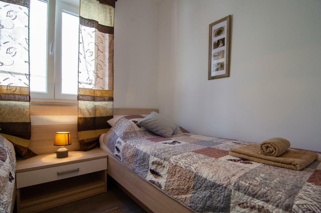 Apartments Sara 4 Бол Экстерьер фото